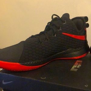 LeBron soldiers and pretty clean shoe only worn once $80 and shipping cash app